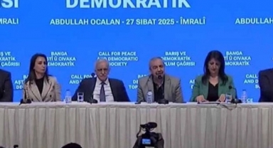 İmralı'dan beklenen açıklama geldi: Öcalan'dan PKK'ya 'kendini feshet' çağrısı