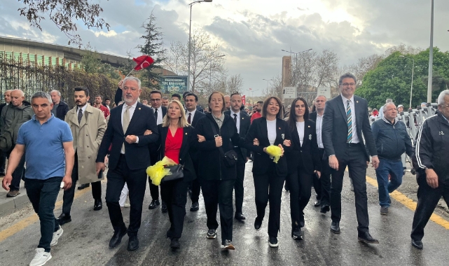 Ankara Valiliği yasaklamıştı: Yurttaşlar Birinci Meclis’ten Anıtkabir’e yürüdü
