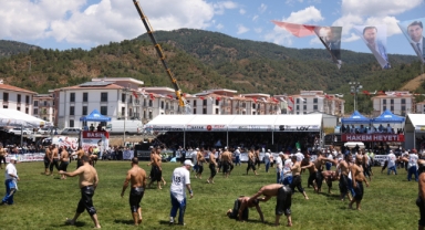 Başpehlivanlar Fethiye'de Er Meydanında mücadele etti.