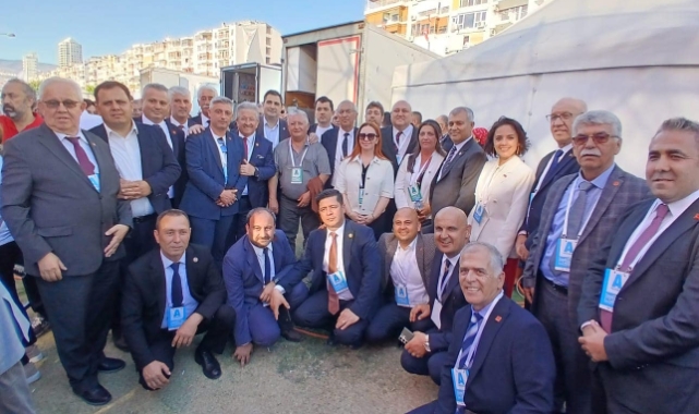 Milyonlar bayraklarla Gündoğdu Meydanı'na aktı
