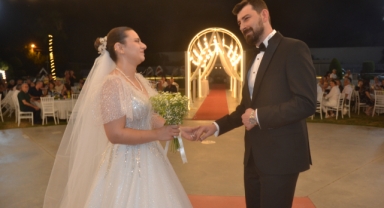 GÖRKEMLİ BİR DÜĞÜN İLE DÜNYA EVİNE GİRDİLER