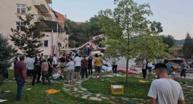 Balıkesir Sındırgı'da 6.1'lik deprem 1 ev yıkıldı ciddi hasar gören yapılar var