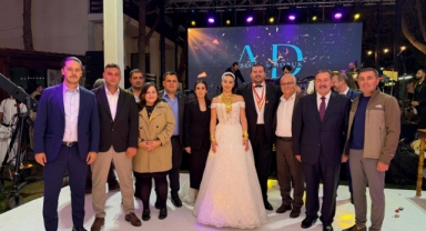 Ayşegül ve Doruk çifti muhteşem bir düğün ile dünya evine girdiler 