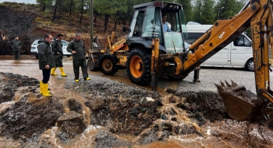 Fethiye’ye 2 Saatte 130 Kilogram Yağış Düştü; İlçe Felç Oldu