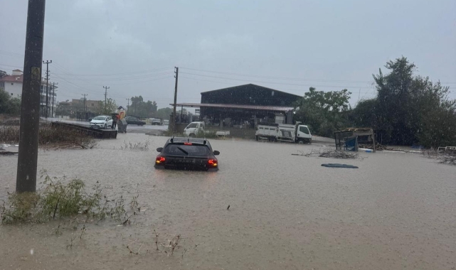 Muğla’da Sağanak ve Fırtına Hayatı Felç Etti