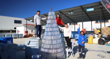 2026 ADET PET ŞİŞE KARDAN ADAM VE ÇAM AĞACINA DÖNÜŞTÜ 
