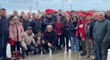 CHP GENEL BAŞKANI ÖZGÜR ÖZEL, DENİZLİ’DE YAĞMUR ALTINDA MİTİNG YAPTI