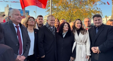 CHP’li Zeybek: “Millete gecesini gündüzüne katarak hizmet eden tüm ark adaşlarımız hakkında ortaya atılmış iddiaların tamamı iftiradır, safsatadır”