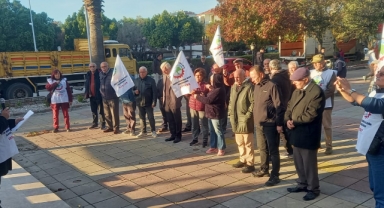 Emekliler Ortaca’da Oturma Eylemi Yaptı 