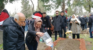 Eski Mal Müdürü gözyaşları içinde toprağa verildi 