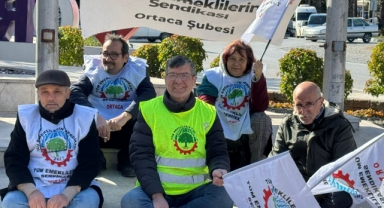 Muğla ve İlçelerinde emeklilerin oturma eylemi devam ediyor. 