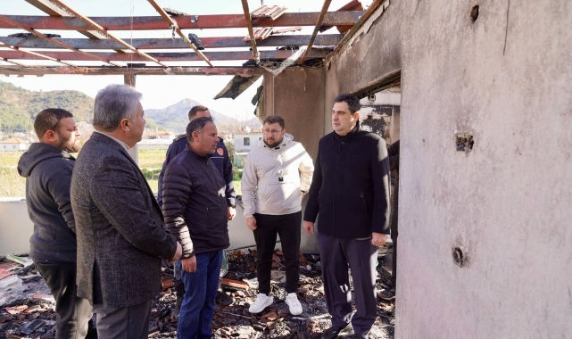 Ortaca'da evi yanan aileye CHP ilçe örğütü ve belediye yetkililerden 'geçmiş olsun' ziyareti