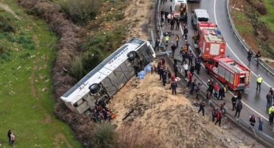 İKİ KAZADA 16 KİŞİ HAYATINI KAYBETTİ