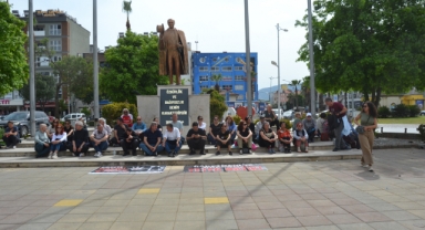 Eğitimcilerden oturma eylemi: “Okullar güvensiz, bıçak kemikte! ”