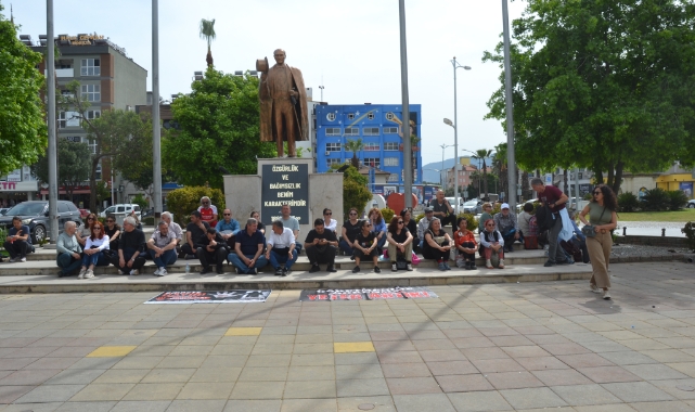 Eğitimcilerden oturma eylemi: “Okullar güvensiz, bıçak kemikte! ”