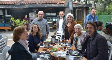 İsmail Arı’nın kitaplarını imzaladılar.