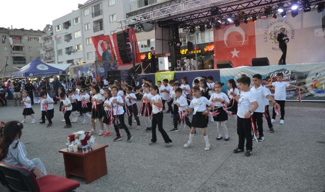 Dans Festivali renkli görüntülerle son buldu, 