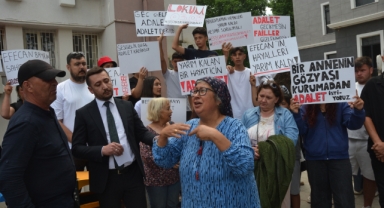 Efecan Bayram için adliye önünde eylem yaptılar.