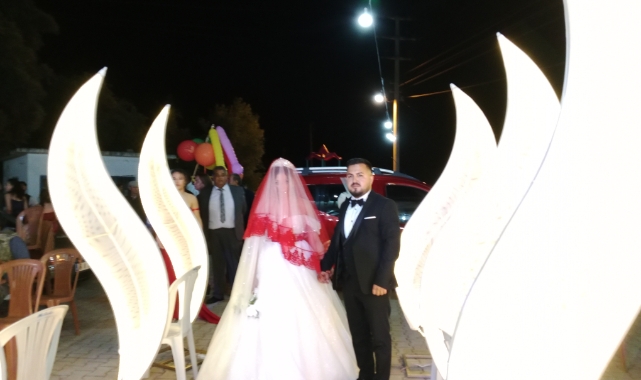 Melisa Ve Burak Görkemli düğün ile dünya evine girdi. 