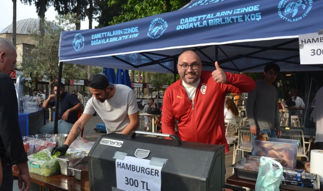 Run Caretta Run etkinliğinde Afiş Bant Grubu yağmur altında konser verdi