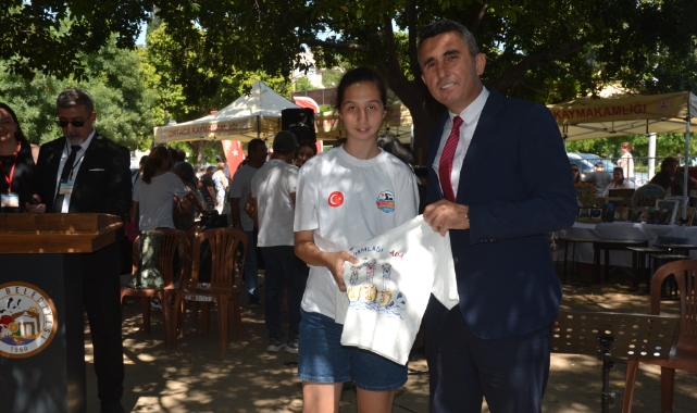 Ada, engelleri yüzme ve yazdığı kitap ile aştı