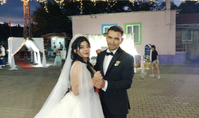 Ebru Ve Saygın Görkemli düğün ile dünya evine girdi.