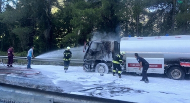 Muğla Marmaris'ta faciadan dönüldü: Mazot tankeri alev aldı