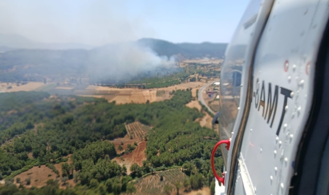 Ziraat alanında başlayan yangın ormana sıçradı. 