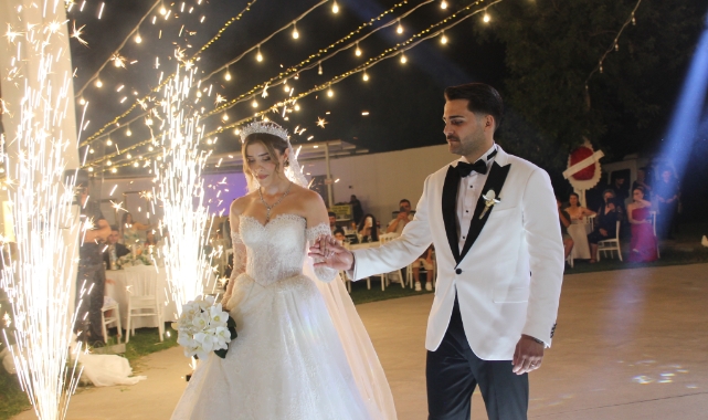 Aydeniz Ve Akın Görkemli düğün ile dünya evine girdi.