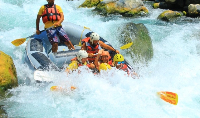 Dalaman’da rafting botu devrildi: 12 yaşındaki çocuk öldü 