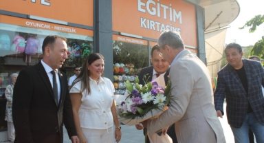 Dalaman da YENİ Partiye katılanlara rozet takıldı.