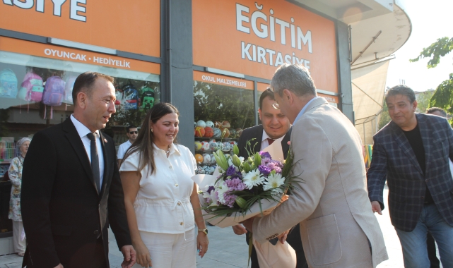 Dalaman da YENİ Partiye katılanlara rozet takıldı.