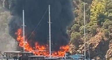 Fethiye’de gezi teknesinde yangın: 115 kişi denize atlayarak kurtuldu