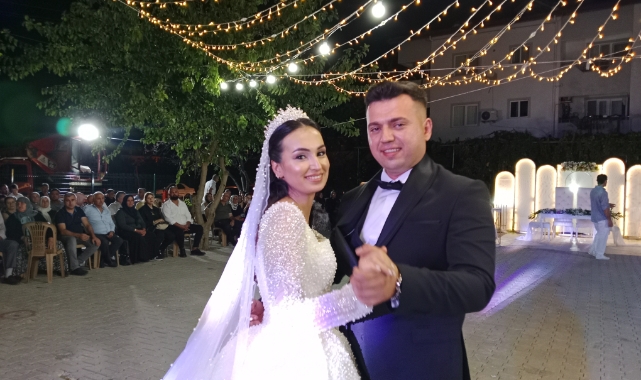 Büşra ve Serkan Görkemli düğün ile dünya evine girdi. 