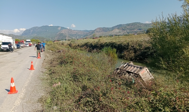 Dalaman'da çalışma yapan kamyon çaya devrildi.