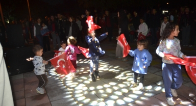 Muğa ve İlçelerinde Cumhuriyet Coşkusu fener alayı ve konserle taçlandı